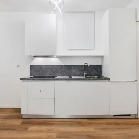 House Global International *