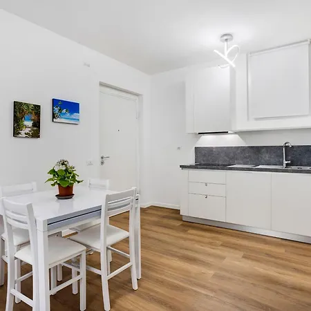 House Global International Nova Milanese