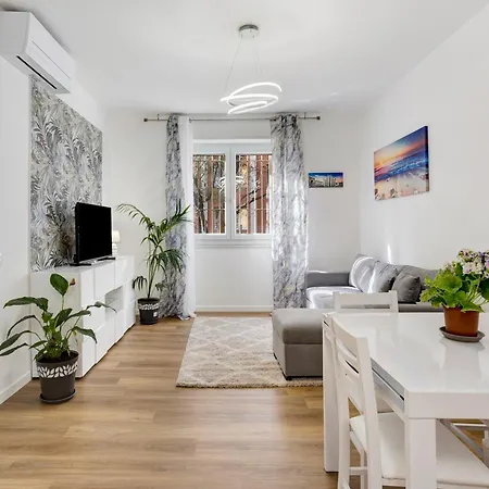 House Global International Nova Milanese