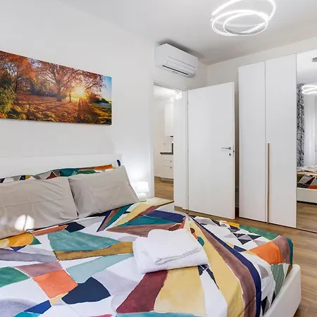 House Global International Nova Milanese